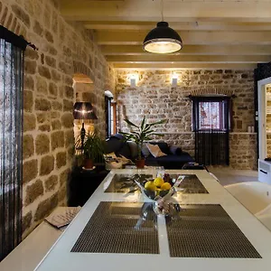 Apartment Apartment Capo Family & Capo Studio -Old Town-Parking, Trogir