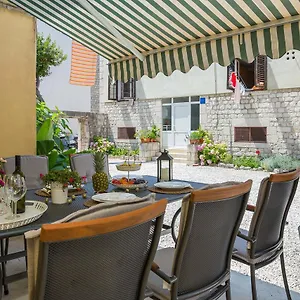 Apartment Pere, Trogir